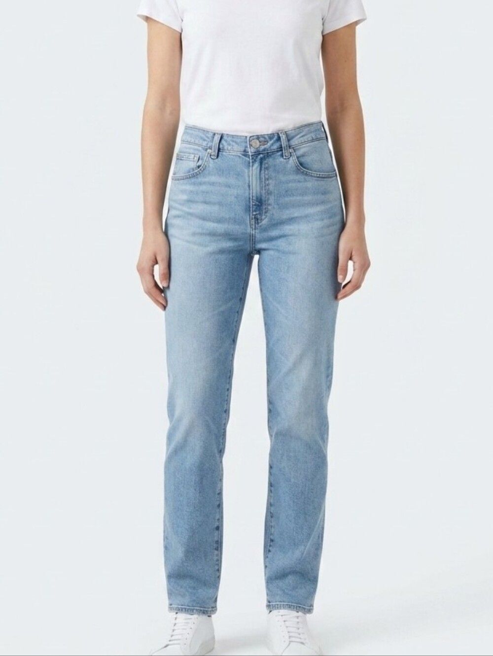 AG Ag-ed Ex-Boyfriend Slouchy Slim Jeans Size 27 Light Wash Cotton Minimalist